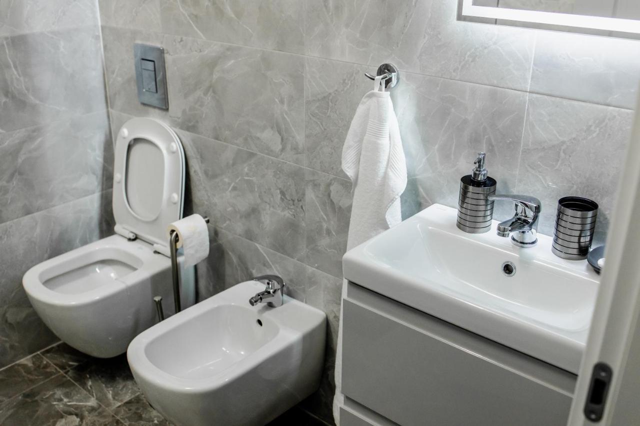 Samplus Central Apartment Крайова Экстерьер фото
