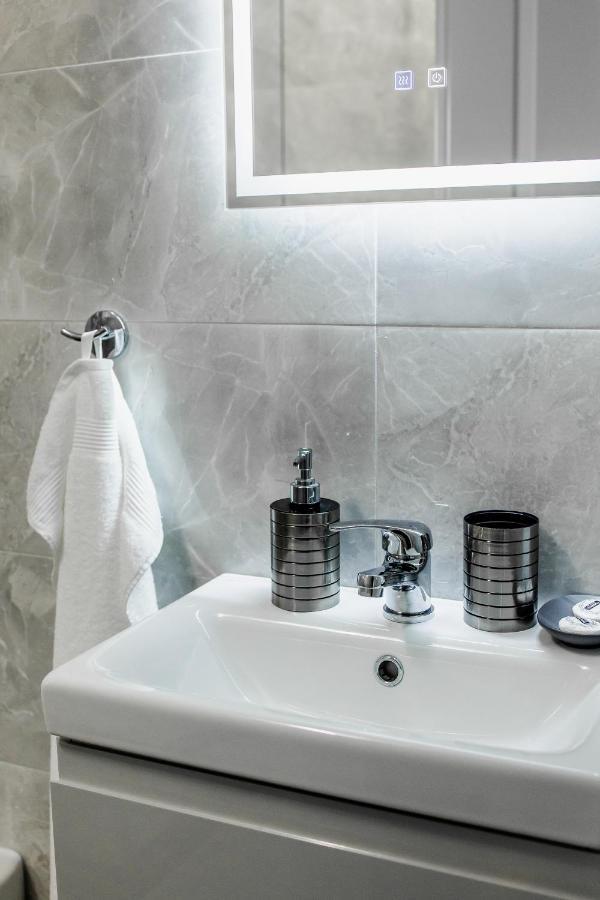 Samplus Central Apartment Крайова Экстерьер фото